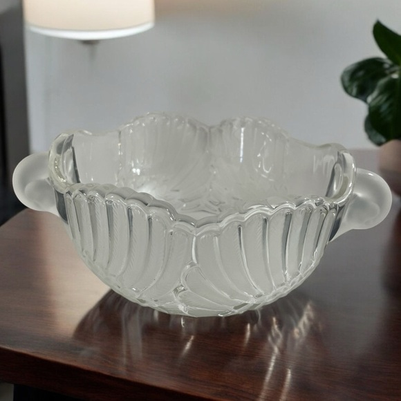 Mikasa Walter crystal glass frosted & clear swan head handled bowl. - Picture 1 of 15